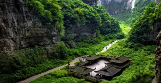 China Chic in Chongqing Wulong Daju - ทัวร์จีน ฉงชิ่ง อู่หลง ต้าจู๋ อุทยานหลุมฟ้า หุบเขารอยแยกอู่หลิงซาน