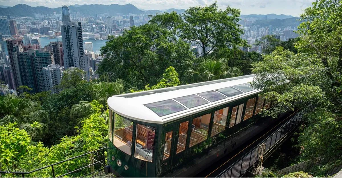 Hong Kong Disneyland  Peak Tram - ทัวร์ฮ่องกง  นั่งรถรางพีคแทรมสู่วิคตอเรียพีคและสนุกสนานไปกับสวนสนุกดิสนีย์แลนด์เต็มวัน (รวมบัตรเข้า)