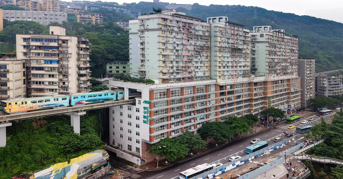 China Chongqing Liziba Station Free Day  - ทัวร์จีน ฉงชิ่ง เช็คอินรถไฟฟ้าทะลุตึก (ลงร้าน+อิสระ 1 วัน ) 