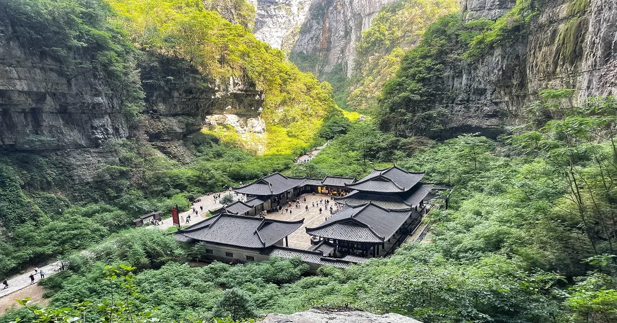 ทัวร์จีน ฉงชิ่ง อู่หลง อุทยานหลุมฟ้าสะพานสวรรค์ (ลงร้าน)