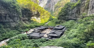 ทัวร์จีน ฉงชิ่ง อู่หลง อุทยานหลุมฟ้าสะพานสวรรค์ (ลงร้าน)