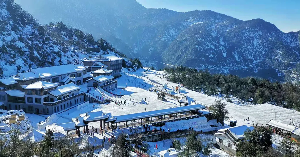 ทัวร์จีน เฉิงตู อุทยานภูเขาหิมะวาวู่ซาน พักหน้าอุทยานสี่ดรุณี แช่น้ำแร่ 1 วัน (ลงร้าน)