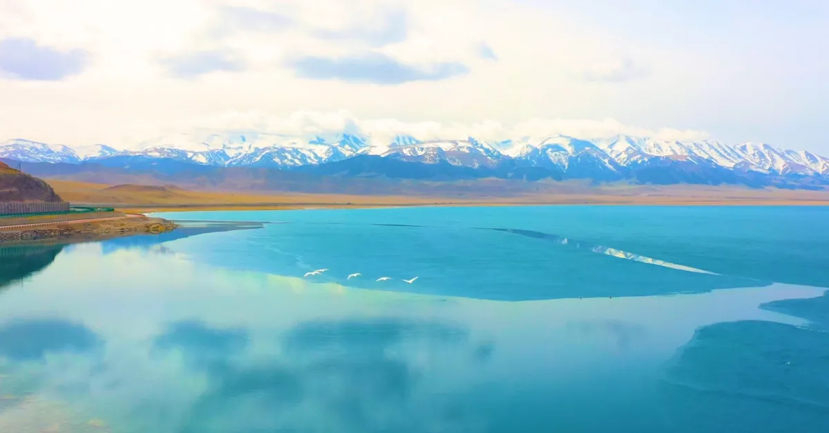 ทัวร์จีน ซินเจียง อูลูมู่ฉี อี้ลี่  อัญมณีสีคราม ทะเลสาบไซหลี่มู่ ภูมิทัศน์โพลนหิมะ (ไม่ลงร้าน)