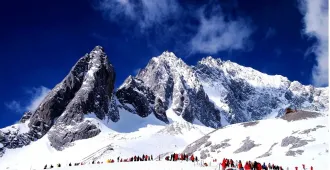 ทัวร์จีน มหัศจรรย์ คุนหมิง ทะเลสาบต้าหลี่ สวนดอกไม้ลี่เจียง นั่งรถไฟชมวิวภูเขาหิมะมังกรหยก (ลงร้าน)