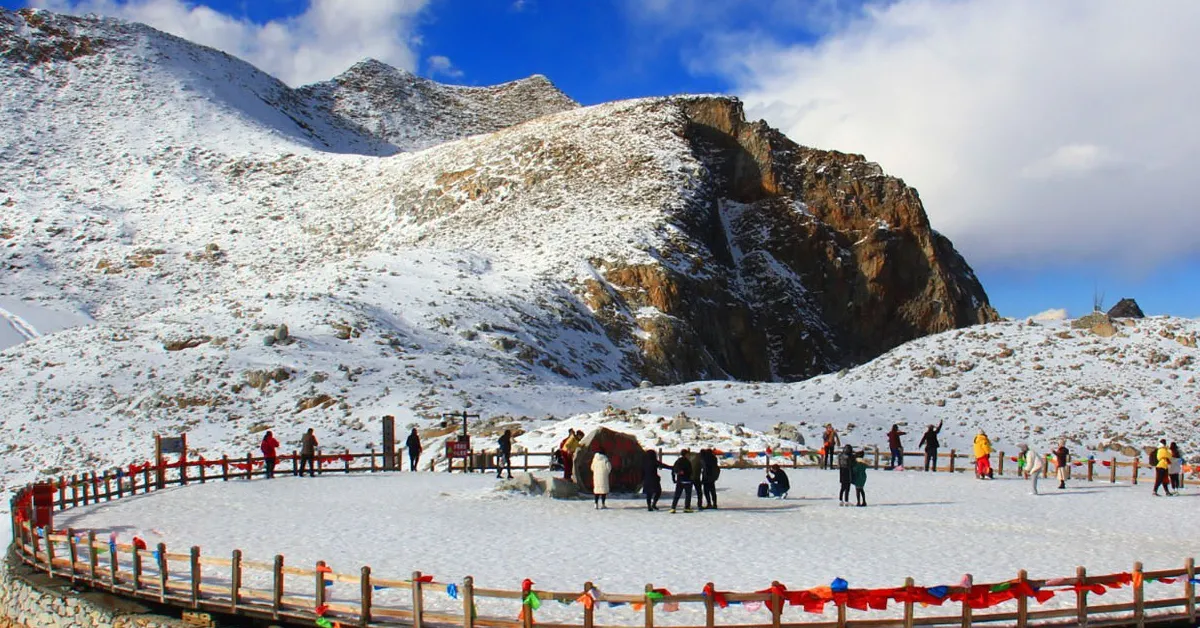 ทัวร์จีน มหัศจรรย์ เฉิงตู ภูเขาสี่ดรุณี ปี้เผิงโกว ต๋ากูปิงชวน (ไม่ลงร้าน)