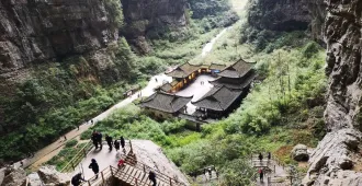 ทัวร์จีน มหัศจรรย์ ฉงชิ่ง อู่หลง หลุมบ่อฟ้า หุบเขานางฟ้า (ไม่ลงร้าน)