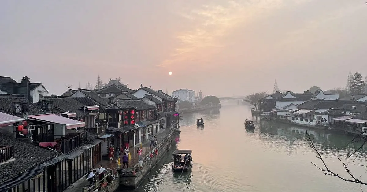 ทัวร์จีน เซี่ยงไฮ้ เมืองโบราณจูเจียเจี่ยว ตลาดร้อยปี ถนนนานกิง ดิสนีย์แลนด์ (ไม่ลงร้าน + อิสระ 1 วัน)