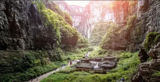 ทัวร์จีน มหัศจรรย์ ฉงชิ่ง อู่หลง หลุมฟ้า 3 สะพานสวรรค์ รถไฟทะลุตึก (ไม่ลงร้าน)