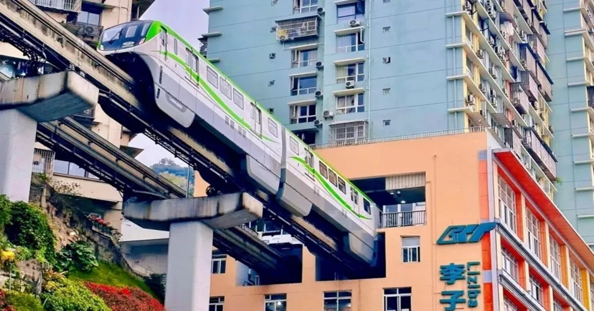 ทัวร์จีน ฉงชิ่ง รถไฟทะลุตึก อุทยานแห่งชาติหลุมฟ้า หงหยาต้ง (ลงร้าน)