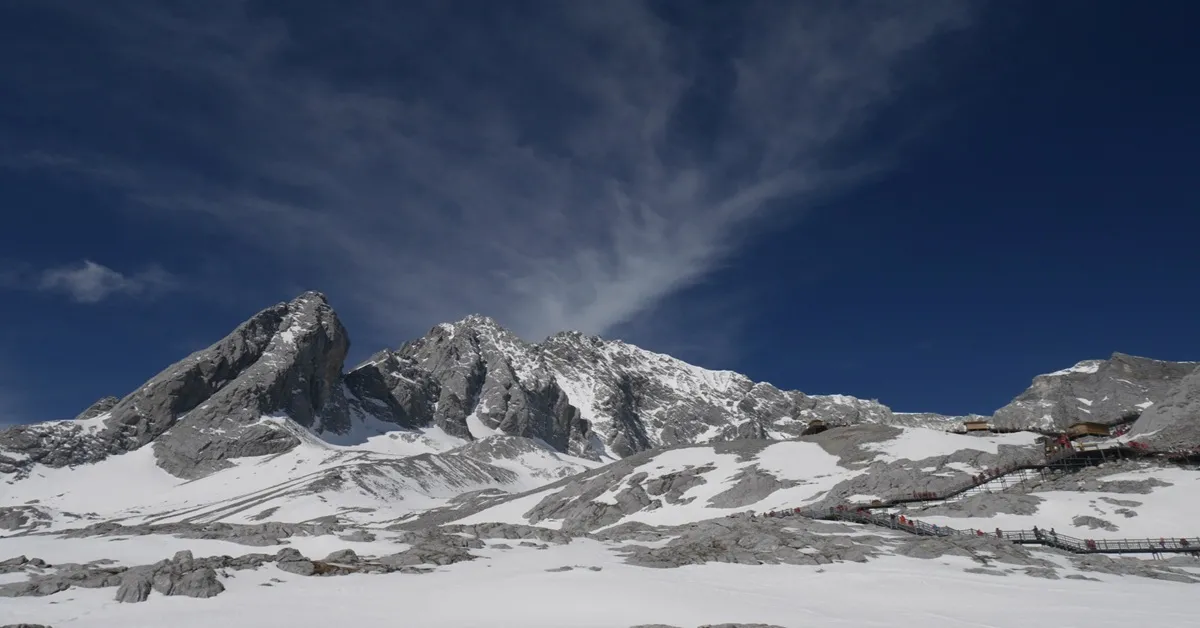 ทัวร์จีน คุนหมิง ต้าหลี่ ลี่เจียง แชงกรีล่า เต๋อซิง  ภูเขาหิมะมังกรหยก ชมซากุระบานหุบเขาหยีเหลียง (ไม่ลงร้าน)