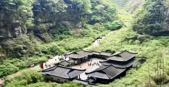 ทัวร์จีน ฉงชิ่ง อุทยานแห่งชาติหลุมฟ้า รถไฟทะลุตึก (ไม่ลงร้าน + อิสระ 1 วัน)