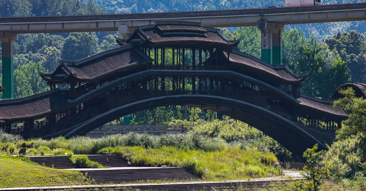 ทัวร์จีน ฉงชิ่ง เอินซือ เมืองลับแลโจวสุ่ย ล่องเรือแม่น้ำใต้ดินพู่ฮัว