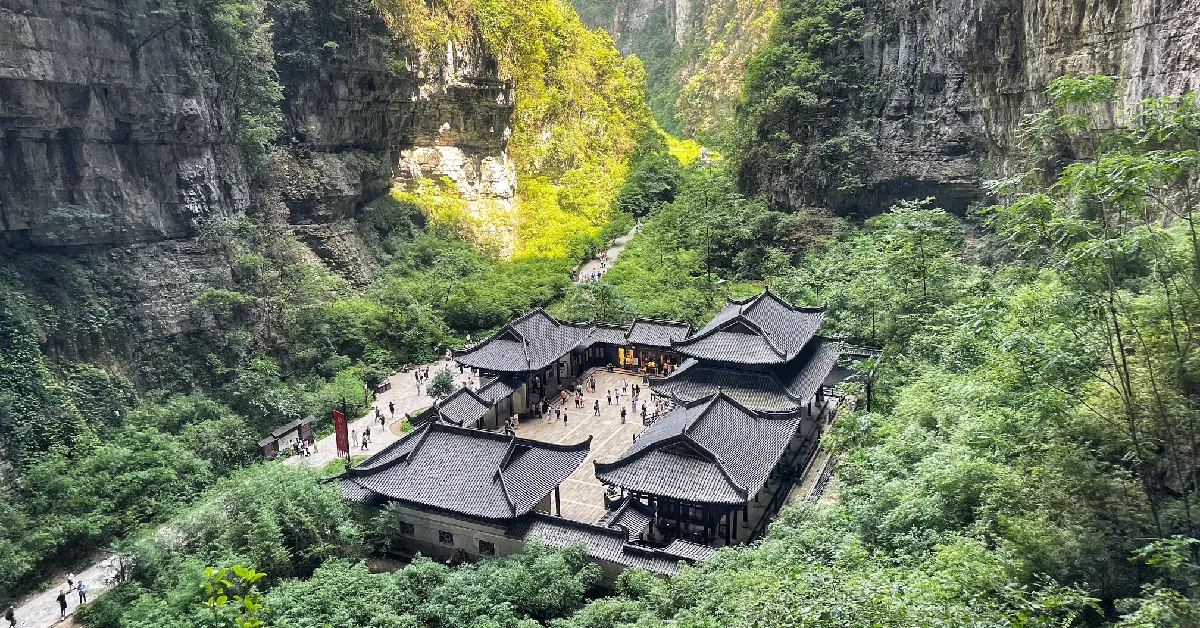 ทัวร์จีน ฉงชิ่ง อู่หลง อุทยานหลุมฟ้าสามสะพานสวรรค์ (ไม่ลงร้าน)