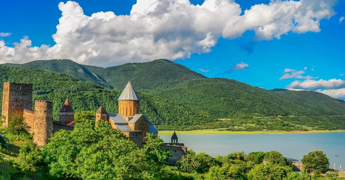 ทัวร์จอร์เจีย ทบิลิซี่ มิทสเคต้า ซิกนากิ กูดาอูรี คาซเบกี้ กอรี่ คูไตซี บาทูมี่ ชมวิวเทือกเขาคอเคซัส