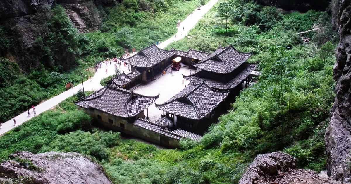 ทัวร์จีน เฉิงตู ฉงชิ่ง อุทยานหลุมฟ้าสะพานสวรรค์ หงหยาต้ง (ไม่ลงร้าน)