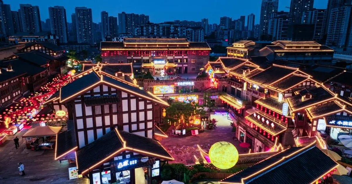 ทัวร์จีน ฉงชิ่ง หมู่บ้านโบราณสือโข่ว หงหย่าต้ง รถไฟทะลุตึก (ลงร้าน)