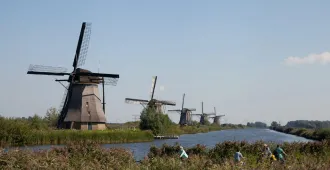 ทัวร์เยอรมนี เบเนลักซ์ ลักแซมเบิร์ก เบลเยียม เนเธอร์แลนด์ ชมปราสาทไรน์เบิร์ก หมู่บ้านกังหันคินเดอร์ไดค์