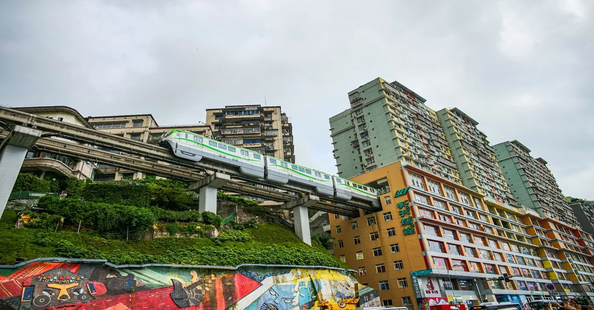 ทัวร์จีน ฉงชิ่ง นั่งรถไฟทะลุตึก หงหยาต้ง (ไม่ลงร้าน)