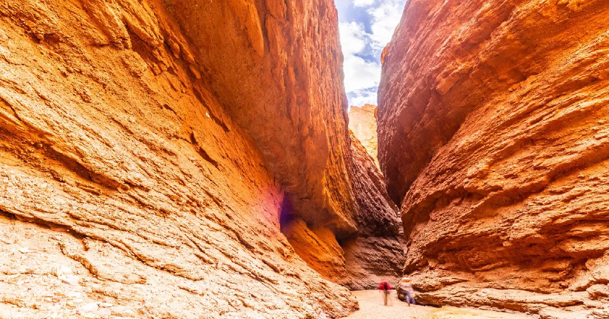 ทัวร์จีน ซินเจียงใต้ อูหลู่มู่ฉี คัชการ์ ลอดอุโมงค์เซิ่งลี่ ชมทะเลสาบไป๋ชาหู แกรนด์แคนยอนเทียนซาน (ไม่ลงร้าน)