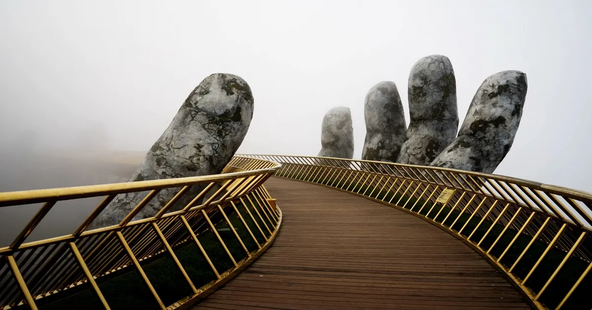 ทัวร์เวียดนาม ดานัง ฮอยอัน ล่องเรือกระด้ง สะพานมือ เจ้าแม่กวนอิม ณ วัดหลิงอิ๋ง (ไม่ลงร้าน)