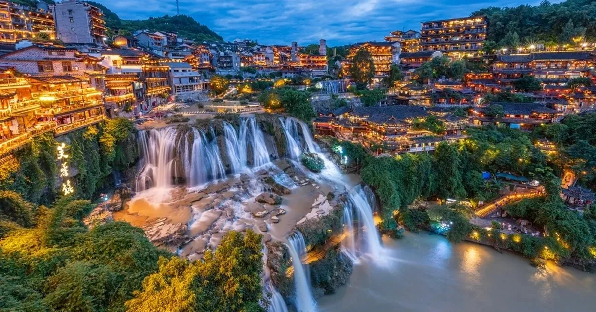  ทัวร์จีน ฉางซา จางเจียเจี้ย เอินซือ ชมเมืองโบราณเฟิ่งหวง แกรนด์แคนยอนล่องเรือผิงซาน (ลงร้าน) 