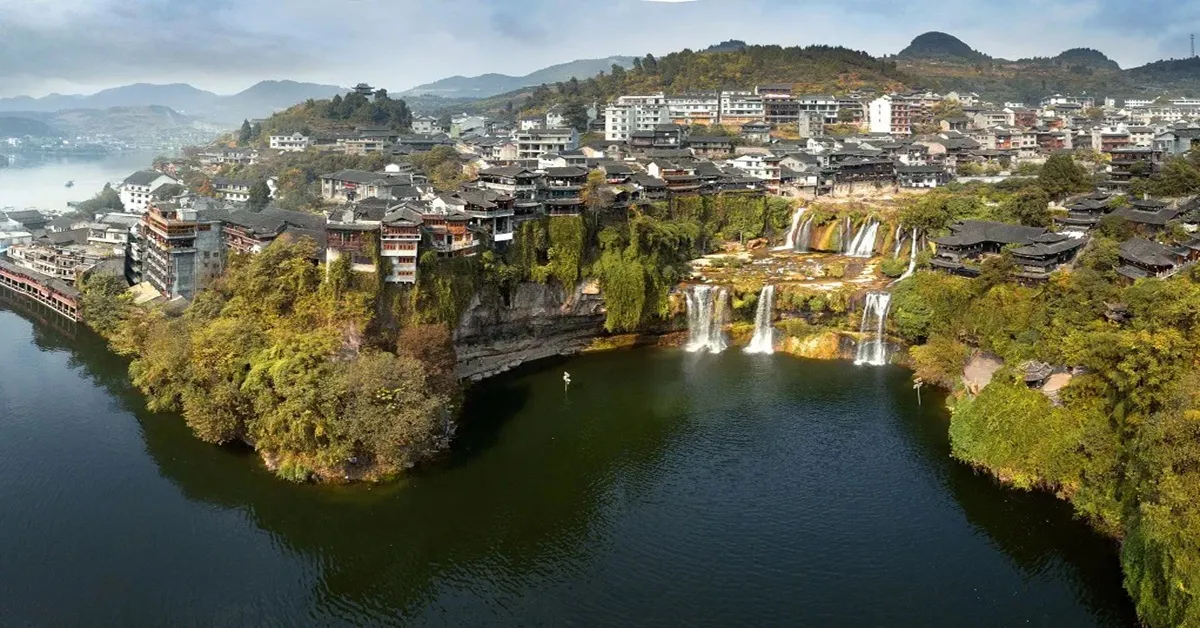 ทัวร์จีน ฉางซา จางเจียเจี้ย ฟู่หรงเจิ้น เฟิ่งหวง หุบเขาป่ายจ้าง ถนนโบราณไท่ผิง ถนนคนเดินหวงชิงลู่ น้ำตกฟูหรง (ลงร้าน)