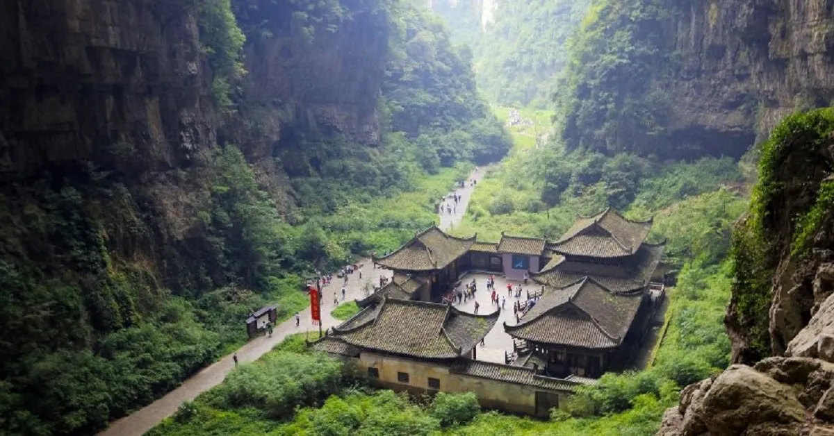 ทัวร์จีน ฉงชิ่ง อุทยานหลุมบ่อฟ้าสะพานสวรรค์ อุทยานเขานางฟ้า (ไม่ลงร้าน)