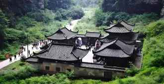 ทัวร์จีน หยีชาง ฉงชิ่ง อู่หลง ล่องเรือเขื่อนสามผา อุทยานหลุมฟ้า รถไฟทะลุตึก (ไม่ลงร้าน)