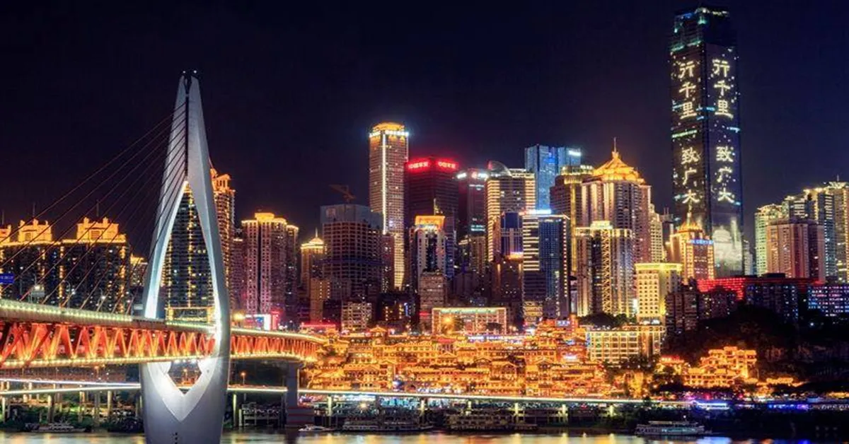 ทัวร์จีน ฉงชิ่ง อู่หลง อุทยานหลุมฟ้า รถไฟทะลุตึก หงหยาต้ง (ไม่ลงร้าน)