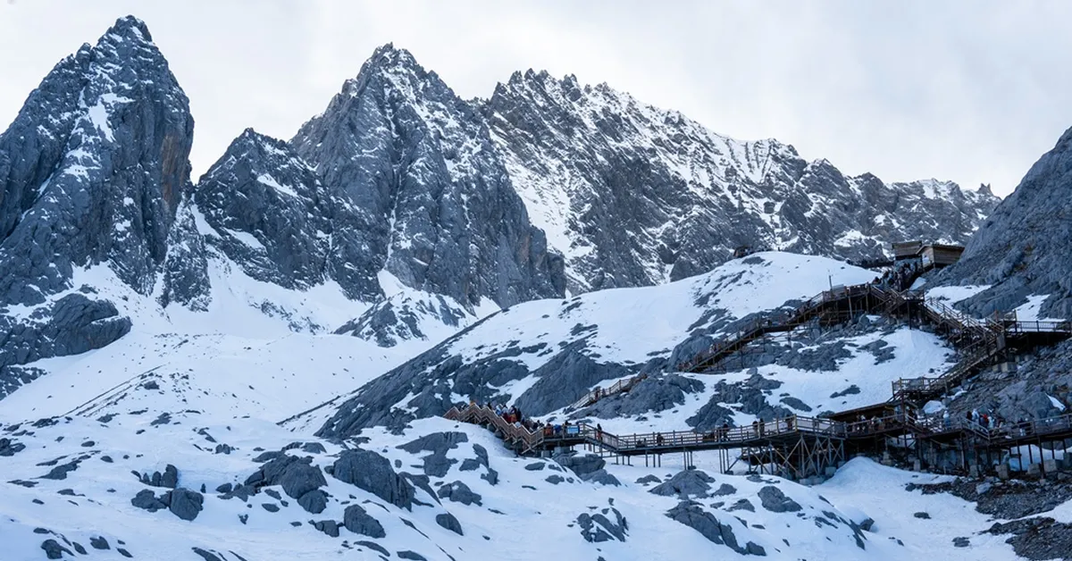 ทัวร์จีน คุนหมิง ต้าหลี่ ลี่เจียง มหัศจรรย์มังกรหยกและเทศกาลดอกศรีตรังสีม่วง (ไม่ลงร้าน)