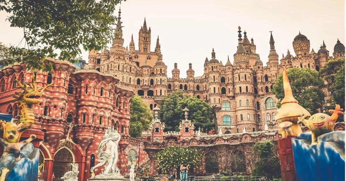 ทัวร์จีน ฉงชิ่ง ปราสาทฮวาเซิงหยวน อุทยานหลุมฟ้า ผาหินแกะสลักต้าจู๋ นั่งรถไฟทะลุตึก