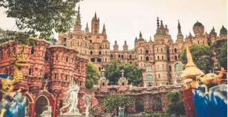 ทัวร์จีน ฉงชิ่ง ปราสาทฮวาเซิงหยวน อุทยานหลุมฟ้า ผาหินแกะสลักต้าจู๋ นั่งรถไฟทะลุตึก