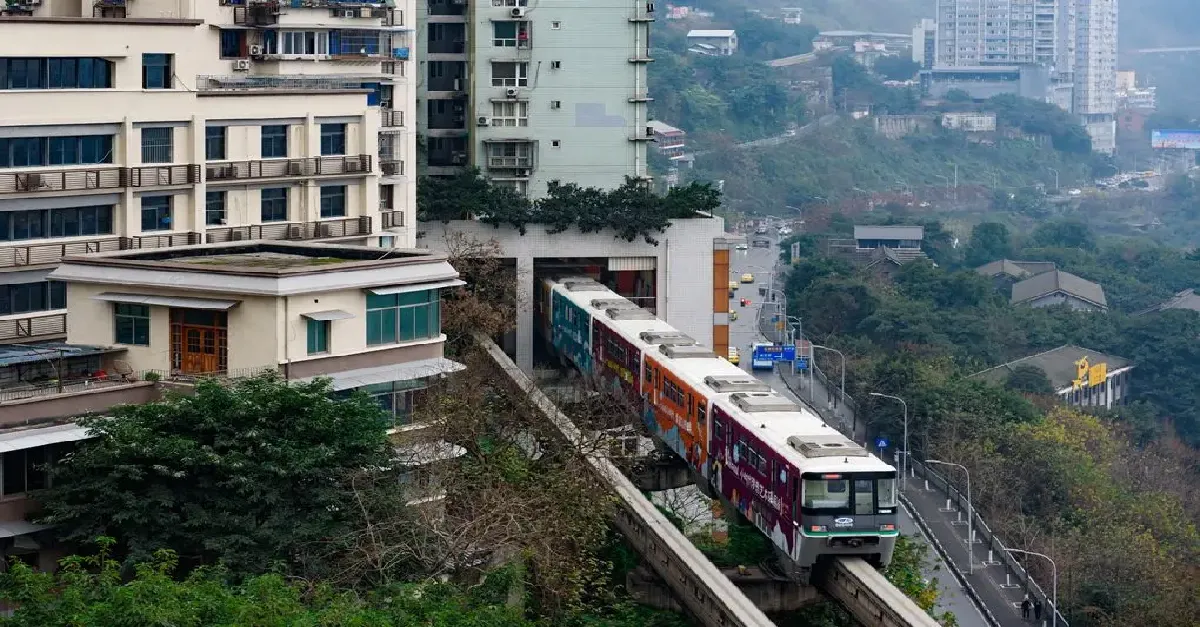 ทัวร์จีน มหานครฉงชิ่ง นั่งรถไฟทะลุตึก ชมหงหยาต้ง ตึกตะเกียบ (ไม่ลงร้าน  + มีวันอิสระ 1 วัน )