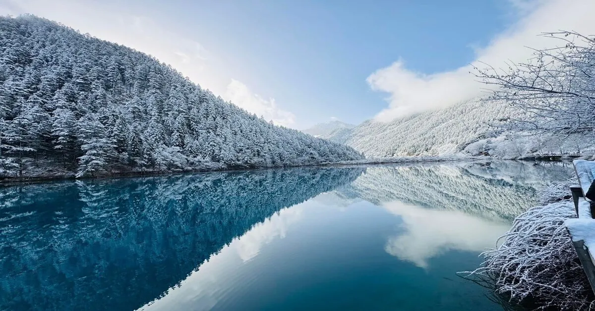 ทัวร์จีน เฉิงตู สี่ดรุณี จิ่วจ้ายโกว เที่ยว 2 มรดกโลกทางธรรมชาติ นั่งรถไฟความเร็วสูง (ไม่ลงร้าน) 