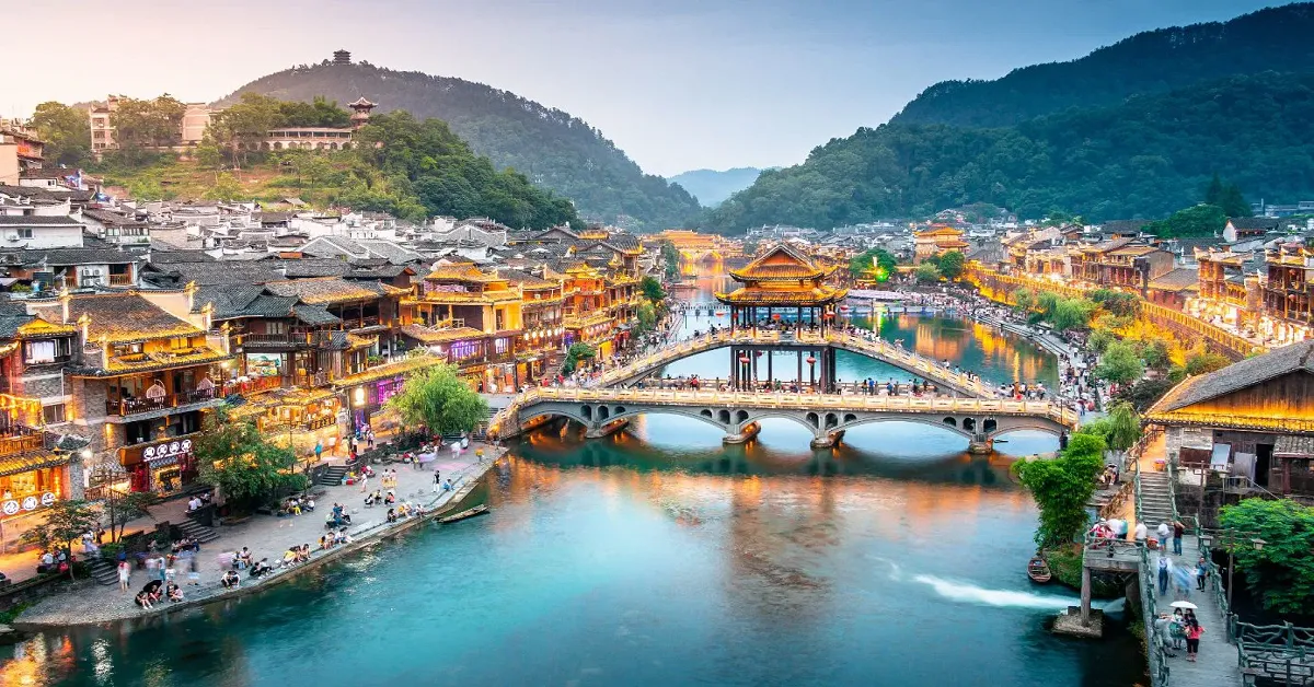 ทัวร์จีน จางเจียเจี้ย  ฉางซา ฉางเต๋อ เฟิ่งหวง ฟูหรงเจิ้น เทียนเหมินซาน (ลงร้าน)