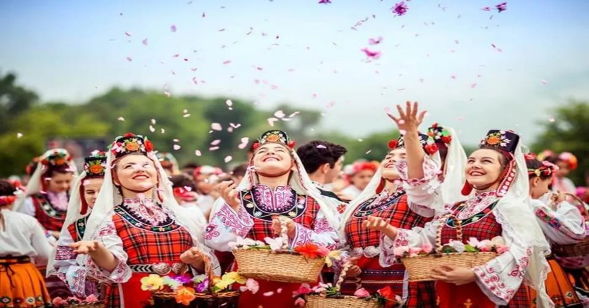 Europe Romania Bulgaria Rose Festival Peles Castle Roman Theatre Dracula's Castle - ทัวร์ยุโรป โรมาเนีย บัลแกเรีย เทศกาลกุหลาบ ปราสาทเปเลส โรงละครโรมัน ปราสาทแดร๊กคูล่า 