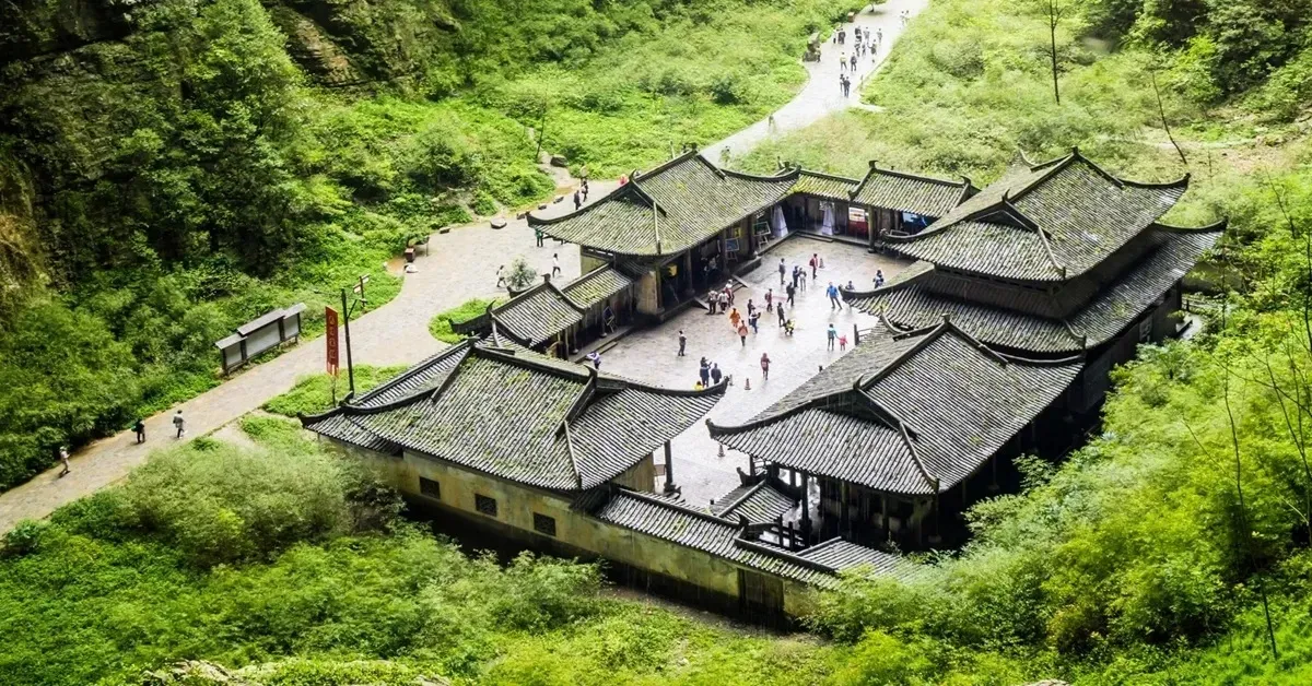 ทัวร์จีน ฉงชิ่ง อู่หลง อุทยานหลุมบ่อฟ้า หมู่บ้านโบราณซือโข่ว อุทยานเขานางฟ้า