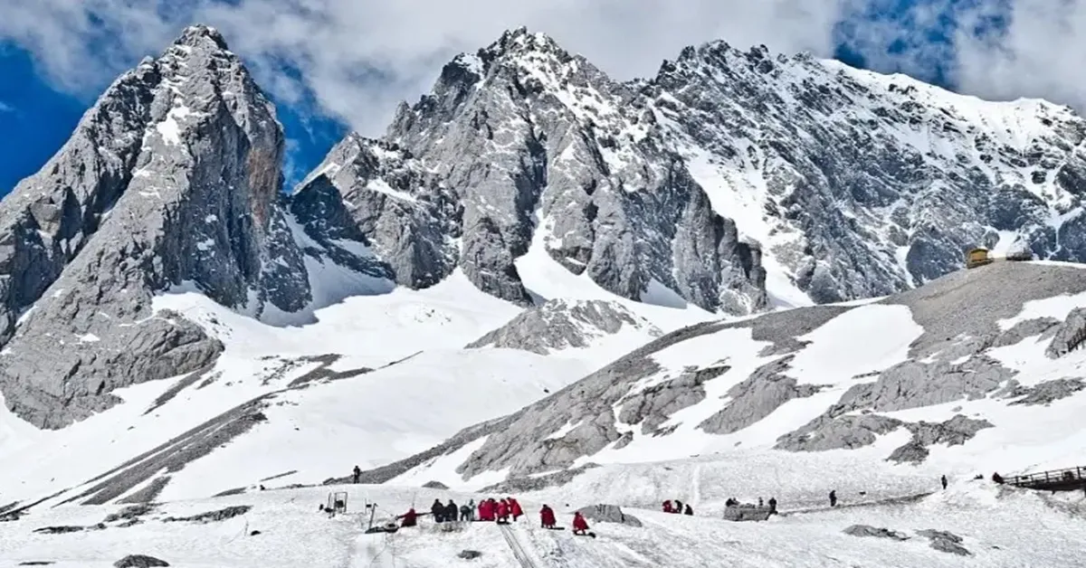 ทัวร์จีน ลี่เจียง ต้าลี่ อุทยานภูเขาหิมะมังกรหยก หุบเขาสีน้ำเงิน ทะเลสาบไป๋สุ่ยเหอ เมืองโบราณลี่เจียง