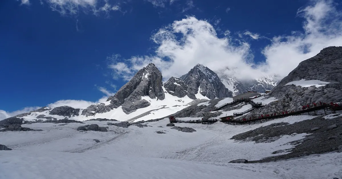 ทัวร์จีน คุนหมิง ต้าหลี่ แชงกรีล่า ลี่เจียง พิชิตภูเขาหิมะมังกรหยก เช็คอินหุบเขาพระจันทร์สีน้ำเงิน